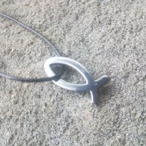 🐠 Hematite Fish Necklace